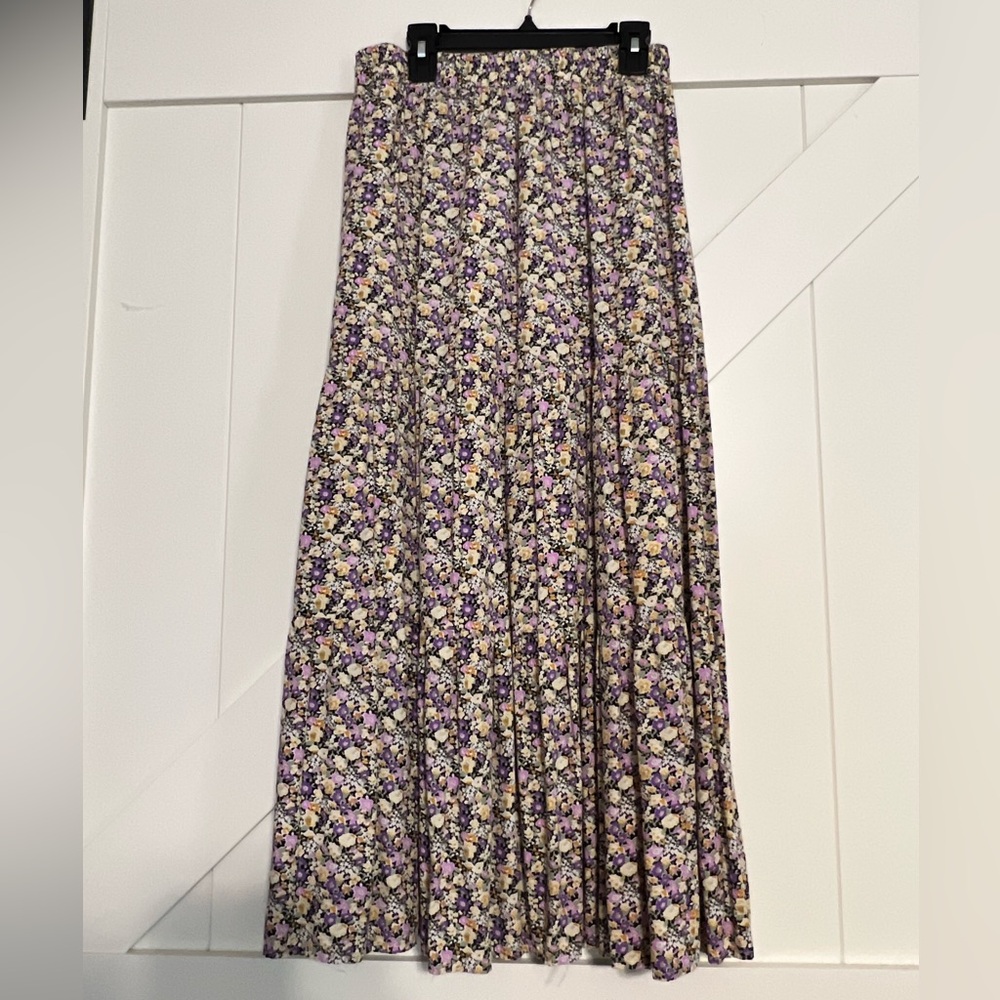 Soft Flowy Floral Skirt. Size small